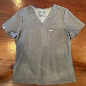 Figs Women's Gray V-Neck Short Sleeve Scrub Top Medium